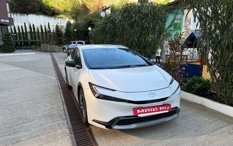 Toyota Prius IV XW50, 2023 год, 3 850 000 рублей, 3 фотография