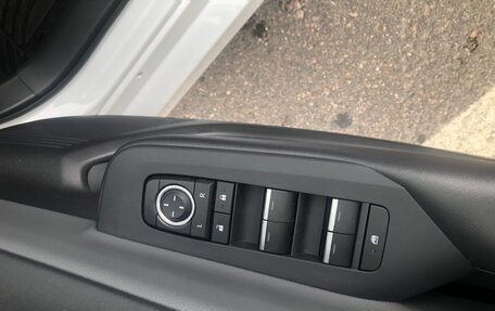 Toyota Prius IV XW50, 2023 год, 3 850 000 рублей, 14 фотография