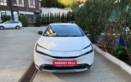 Toyota Prius IV XW50, 2023 год, 3 850 000 рублей, 8 фотография