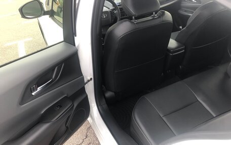 Toyota Prius IV XW50, 2023 год, 3 850 000 рублей, 13 фотография