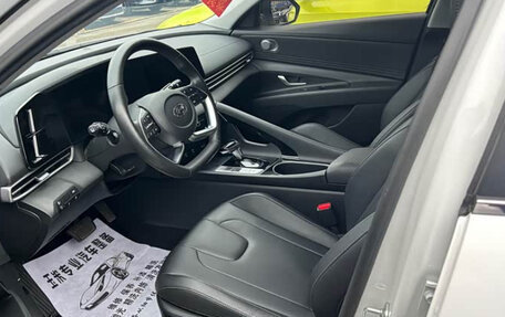 Hyundai Elantra, 2022 год, 1 330 000 рублей, 5 фотография