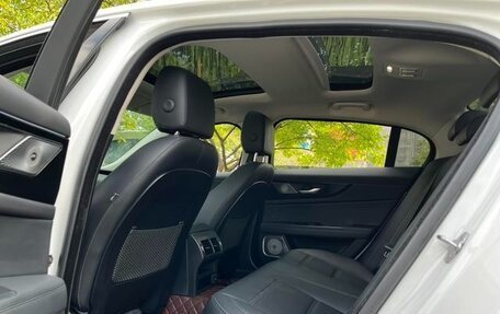 Jaguar XE I рестайлинг, 2021 год, 2 190 000 рублей, 9 фотография