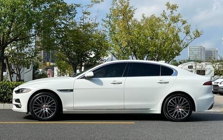 Jaguar XE I рестайлинг, 2021 год, 2 190 000 рублей, 3 фотография