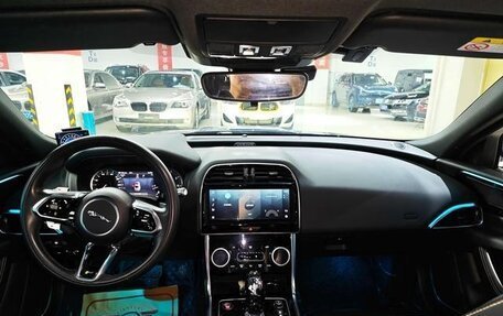 Jaguar XE I рестайлинг, 2022 год, 2 390 000 рублей, 6 фотография