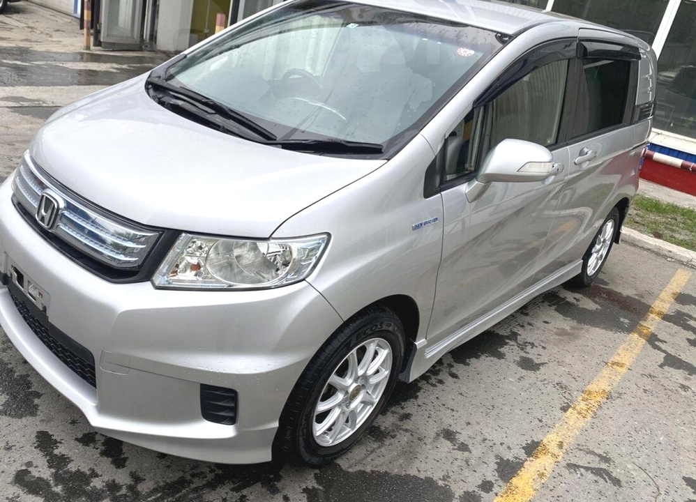 Honda Freed I, 2012 год, 1 980 000 рублей, 2 фотография