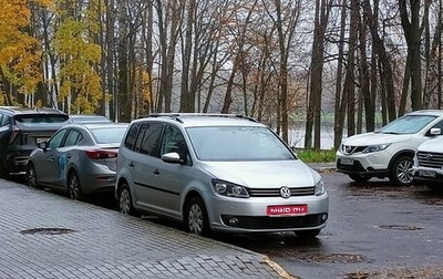 Volkswagen Touran III, 2010 год, 910 000 рублей, 1 фотография