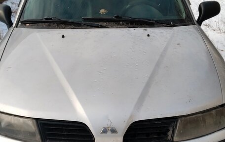 Mitsubishi Carisma I, 2002 год, 200 000 рублей, 1 фотография