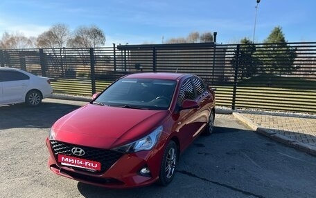 Hyundai Solaris II рестайлинг, 2021 год, 1 585 000 рублей, 2 фотография