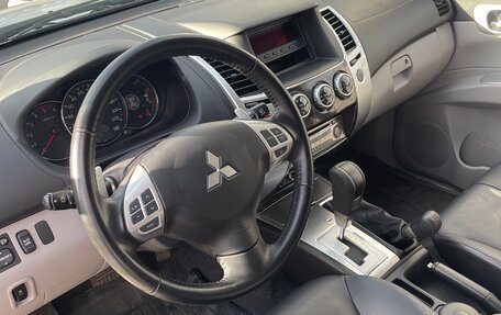 Mitsubishi Pajero Sport II рестайлинг, 2013 год, 2 700 000 рублей, 8 фотография