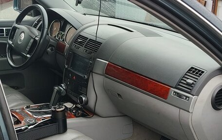 Volkswagen Touareg III, 2005 год, 1 100 000 рублей, 10 фотография