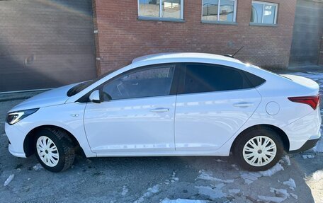 Hyundai Solaris II рестайлинг, 2021 год, 1 800 000 рублей, 10 фотография