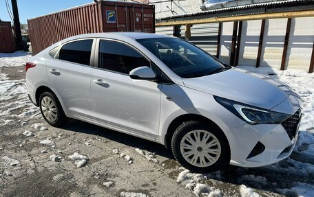 Hyundai Solaris II рестайлинг, 2021 год, 1 800 000 рублей, 4 фотография