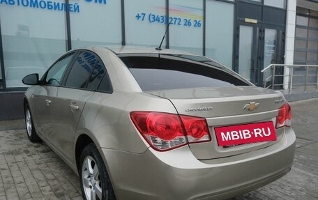 Chevrolet Cruze II, 2010 год, 599 000 рублей, 3 фотография