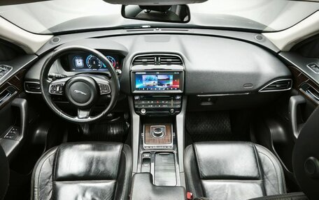 Jaguar F-Pace, 2016 год, 2 200 000 рублей, 19 фотография