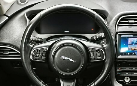 Jaguar F-Pace, 2016 год, 2 200 000 рублей, 22 фотография