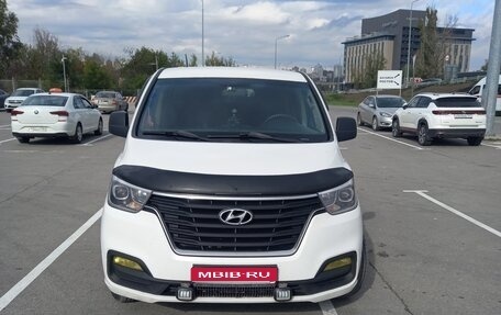 Hyundai H-1 II рестайлинг, 2019 год, 3 900 000 рублей, 1 фотография