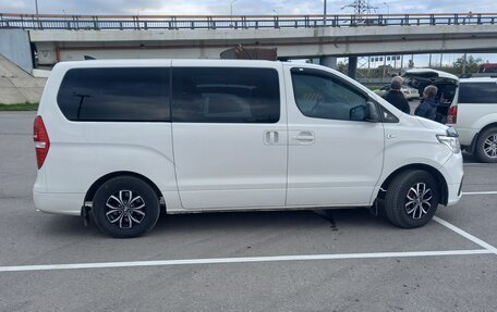 Hyundai H-1 II рестайлинг, 2019 год, 3 900 000 рублей, 2 фотография