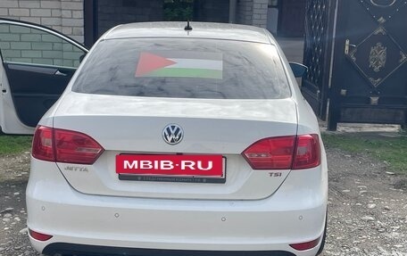 Volkswagen Jetta VI, 2013 год, 900 000 рублей, 3 фотография