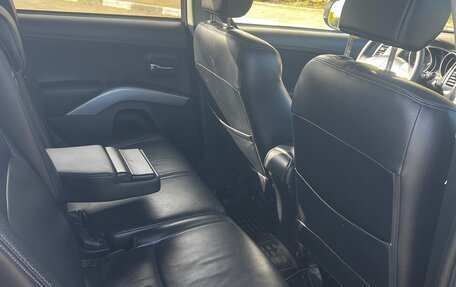 Mitsubishi Outlander III рестайлинг 3, 2010 год, 11 фотография