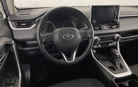 Toyota RAV4, 2021 год, 3 590 000 рублей, 10 фотография