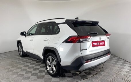 Toyota RAV4, 2021 год, 3 590 000 рублей, 7 фотография