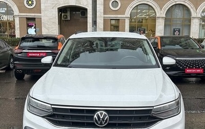 Volkswagen Tiguan II, 2021 год, 2 870 000 рублей, 1 фотография