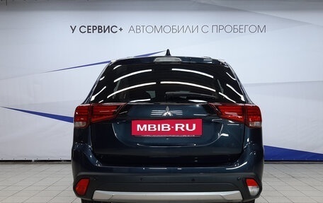 Mitsubishi Outlander III рестайлинг 3, 2018 год, 1 670 000 рублей, 4 фотография