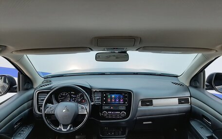 Mitsubishi Outlander III рестайлинг 3, 2018 год, 1 670 000 рублей, 9 фотография