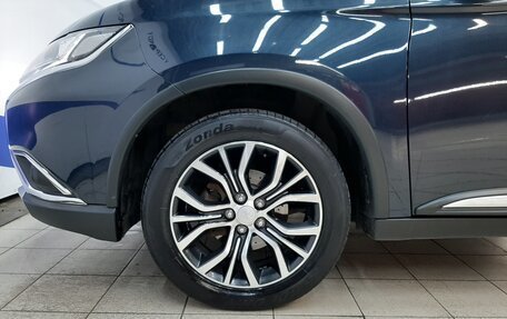 Mitsubishi Outlander III рестайлинг 3, 2018 год, 1 670 000 рублей, 13 фотография