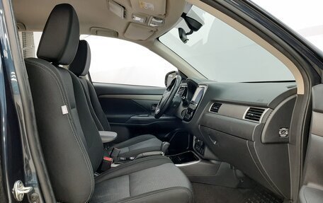 Mitsubishi Outlander III рестайлинг 3, 2018 год, 1 670 000 рублей, 11 фотография