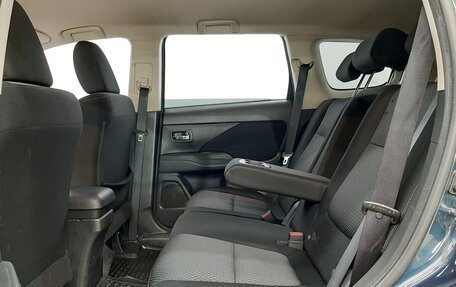 Mitsubishi Outlander III рестайлинг 3, 2018 год, 1 670 000 рублей, 12 фотография