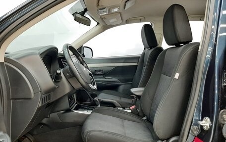 Mitsubishi Outlander III рестайлинг 3, 2018 год, 1 670 000 рублей, 10 фотография