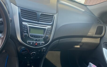 Hyundai Solaris II рестайлинг, 2011 год, 690 000 рублей, 14 фотография