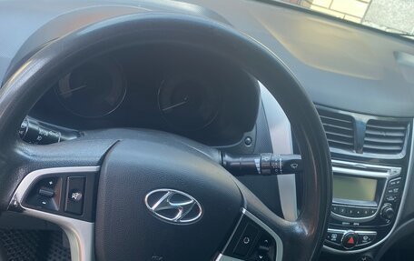 Hyundai Solaris II рестайлинг, 2011 год, 690 000 рублей, 15 фотография