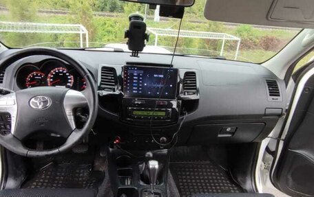 Toyota Hilux VII, 2014 год, 2 300 000 рублей, 24 фотография