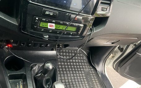 Toyota Hilux VII, 2014 год, 2 300 000 рублей, 32 фотография