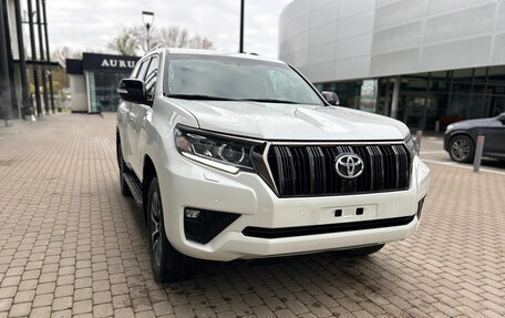 Toyota Land Cruiser Prado 150 рестайлинг 2, 2021 год, 7 597 000 рублей, 8 фотография