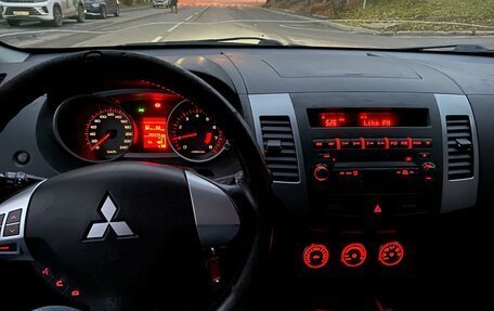 Mitsubishi Outlander III рестайлинг 3, 2008 год, 900 000 рублей, 38 фотография