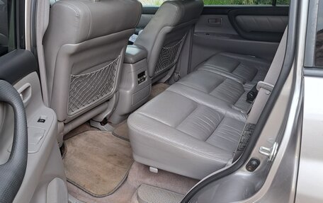 Toyota Land Cruiser 100 рестайлинг 2, 2004 год, 1 650 000 рублей, 7 фотография