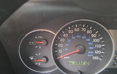 Toyota Land Cruiser 100 рестайлинг 2, 2004 год, 1 650 000 рублей, 6 фотография