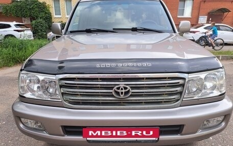 Toyota Land Cruiser 100 рестайлинг 2, 2004 год, 1 650 000 рублей, 2 фотография