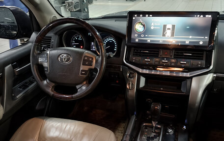 Toyota Land Cruiser 200, 2011 год, 3 199 000 рублей, 2 фотография