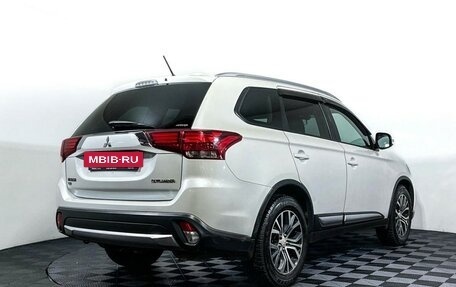 Mitsubishi Outlander III рестайлинг 3, 2015 год, 2 047 000 рублей, 5 фотография