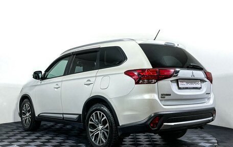 Mitsubishi Outlander III рестайлинг 3, 2015 год, 2 047 000 рублей, 7 фотография