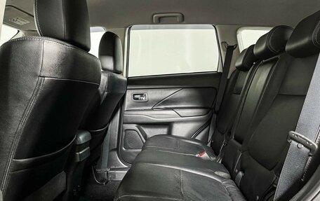 Mitsubishi Outlander III рестайлинг 3, 2015 год, 2 047 000 рублей, 10 фотография