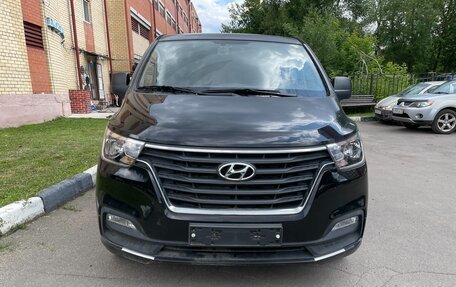 Hyundai Grand Starex Grand Starex I рестайлинг 2, 2019 год, 3 800 000 рублей, 2 фотография