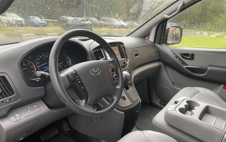 Hyundai Grand Starex Grand Starex I рестайлинг 2, 2019 год, 3 800 000 рублей, 7 фотография