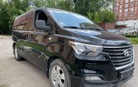 Hyundai Grand Starex Grand Starex I рестайлинг 2, 2019 год, 3 800 000 рублей, 3 фотография
