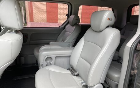 Hyundai Grand Starex Grand Starex I рестайлинг 2, 2019 год, 3 800 000 рублей, 6 фотография