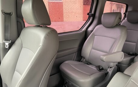 Hyundai Grand Starex Grand Starex I рестайлинг 2, 2019 год, 3 800 000 рублей, 11 фотография